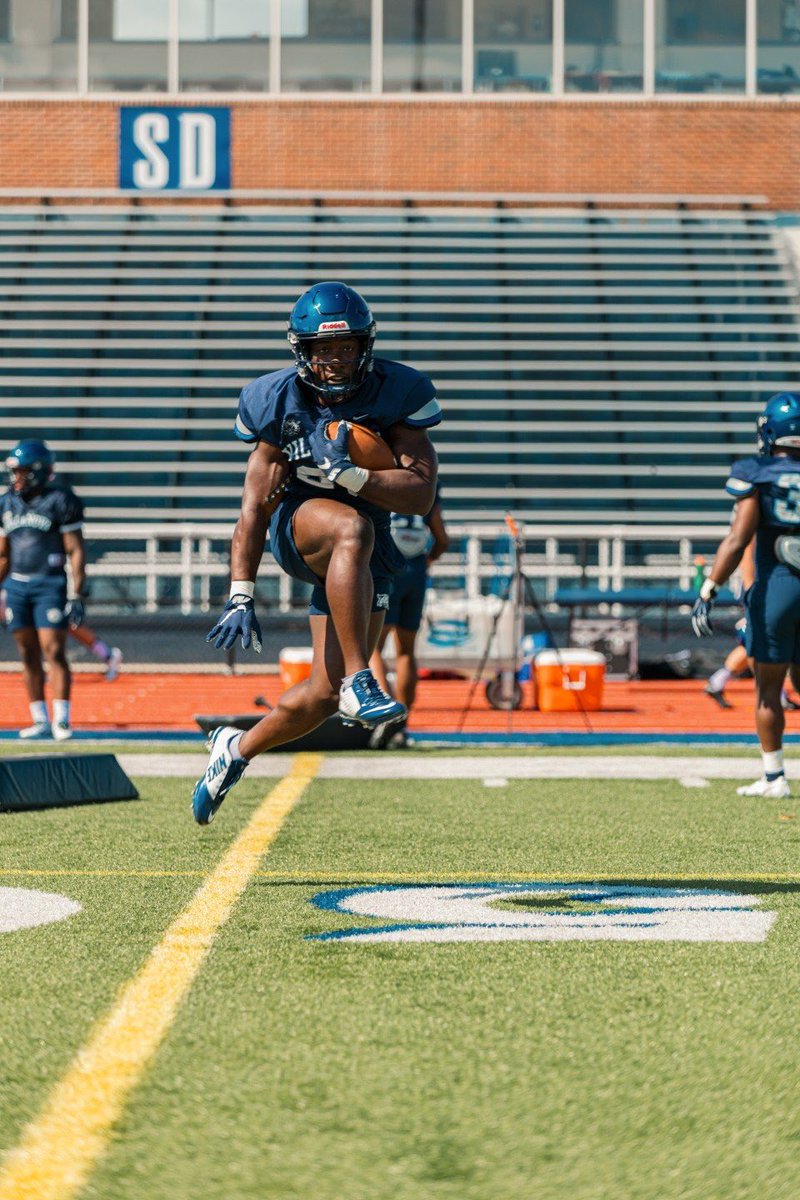 NovaFbRecruit's tweet photo. Practice #5 \\V//ibes!!! Shout out @NovaFootball alum @ddpick_ for taking the 🔥🔥🔥 pictures today! #TapTheRock https://t.co/So26PmsIcb