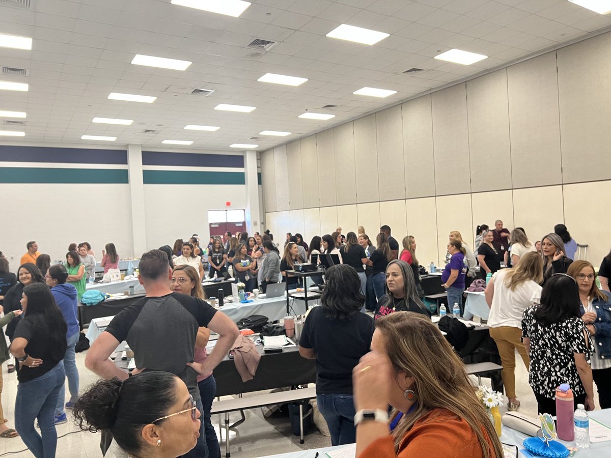 lcisddlp's tweet image. Supporting one another! Dual Language Program Kickoff. Thanks ⁦@milihenriquez⁩ Linda Johnson and all DLP teachers for a great day of engagement and learning! #successinunity