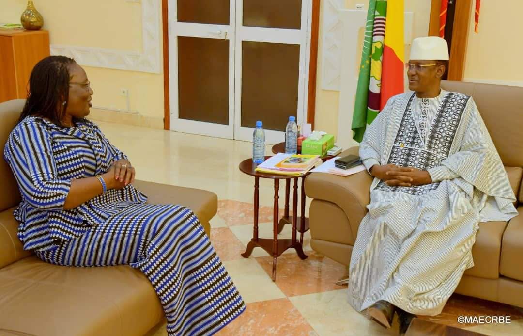 sigbf's tweet photo. #Commission_mixte de coopération #Burkina Faso-République du #Mali : la ministre Olivia ROUAMBA échange avec le Premier ministre Choguel Kokalla MAIGA
Lire👇👇👇
https://t.co/63AC0QA2kD
#Com_Gouv_BF
#SIGBurkina
#BurkinaFaso https://t.co/ZkapPyeKvv