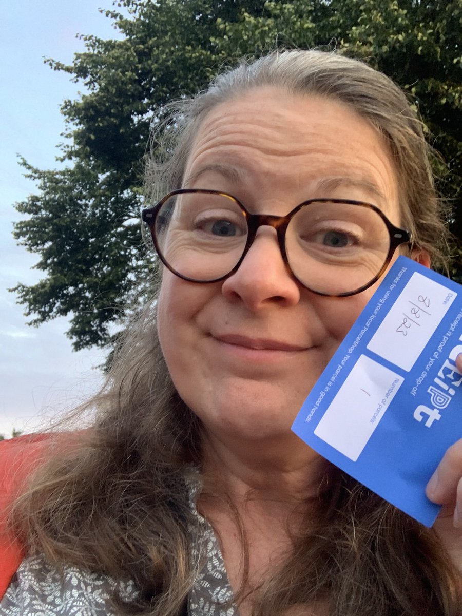 Gap in the rain, evening walk to drop off Evri parcel. #WeActiveChallenge #NursesActive #Evri #walk #counts