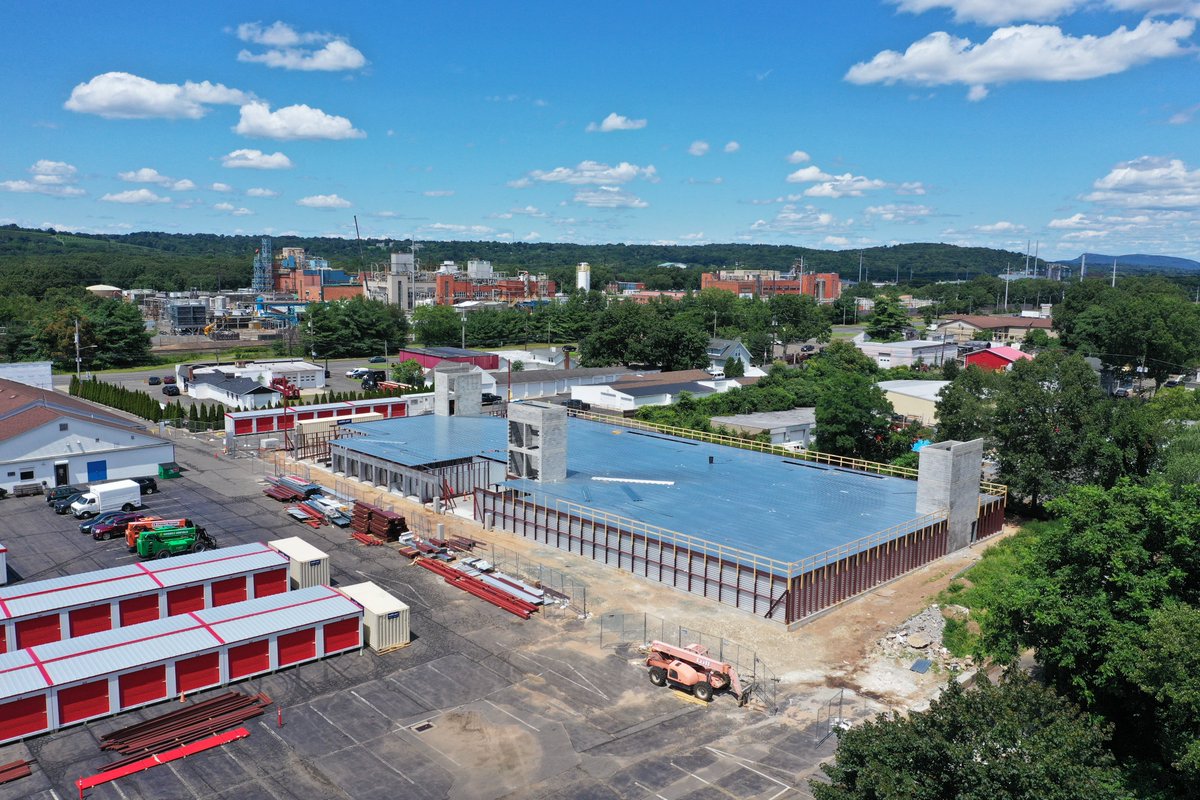 Mungerconstruct's tweet photo. Project In Process: Drone photos of current progress made at the site of the new 90,000 sq. ft. @CubeSmart Facility in Wallingford, CT. Thanks to Sweenor Builders for sharing these pictures our way!
#ConstructionInProgress #MungerConstruction #SweenorBuilders #CTConstruction https://t.co/IstsoIkdNs