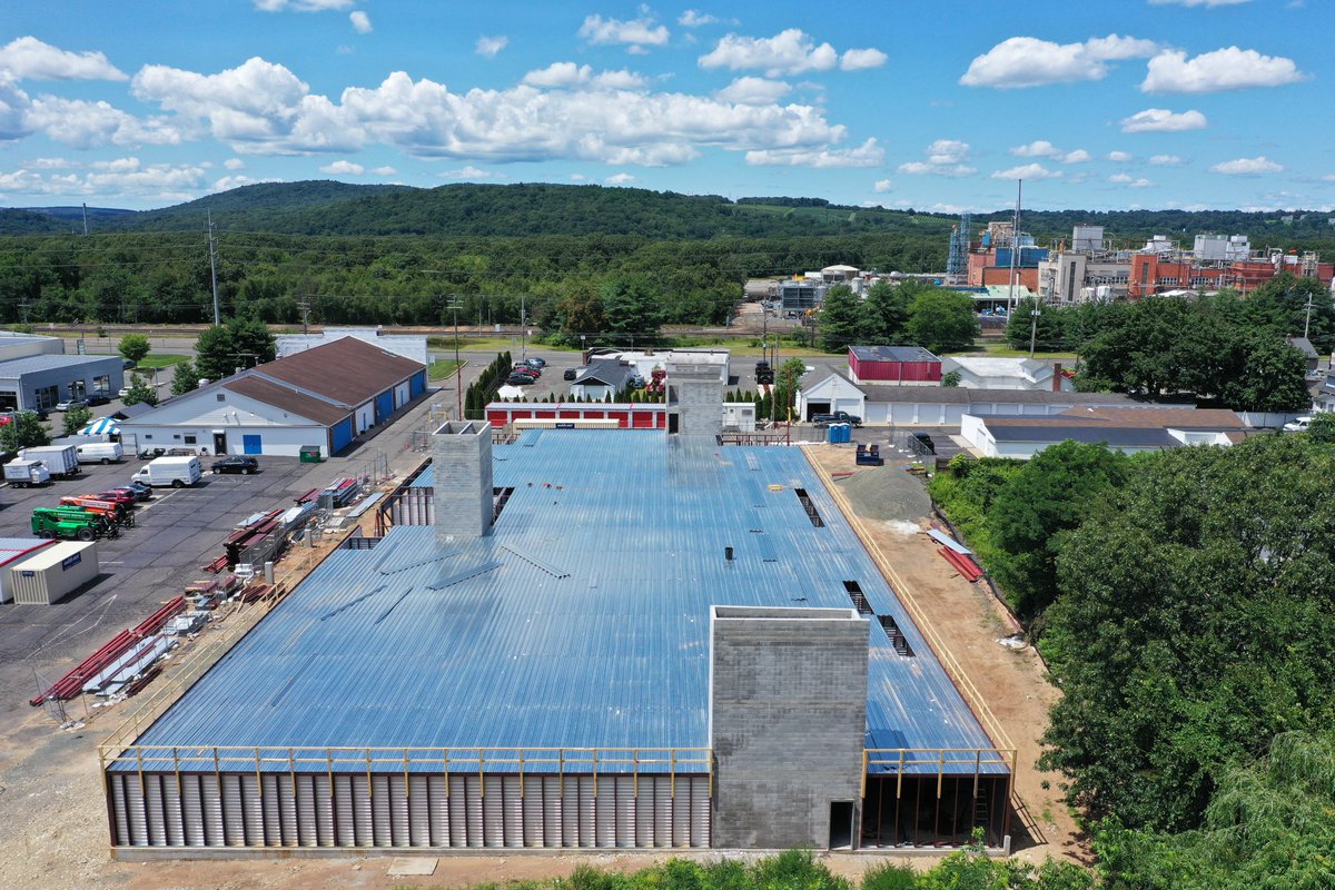 Mungerconstruct's tweet photo. Project In Process: Drone photos of current progress made at the site of the new 90,000 sq. ft. @CubeSmart Facility in Wallingford, CT. Thanks to Sweenor Builders for sharing these pictures our way!
#ConstructionInProgress #MungerConstruction #SweenorBuilders #CTConstruction https://t.co/IstsoIkdNs