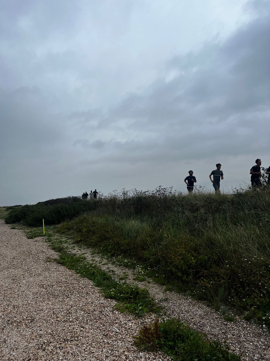 TillinghamAthFC's tweet photo. We're lucky as a club that we're only 3 miles from the Beach
So tonight we did Sea Wall Running, Team Shuttle Runs and Football Tennis! Great for team bonding ⚽ #itwasntmarbella #warmweathertraining ☔⚽ https://t.co/QmGSPX3ir9