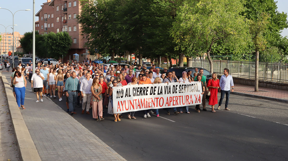 Avilared's tweet photo. Contra el carril bici: “Sánchez Cabrera, el carril para tu acera”
https://t.co/T5fBdCMQPY

@jesusmanuelsc82 @poravilaes @PPopularAvila @GrupoPSOEav @Vox_Avila https://t.co/v03nykdwHz