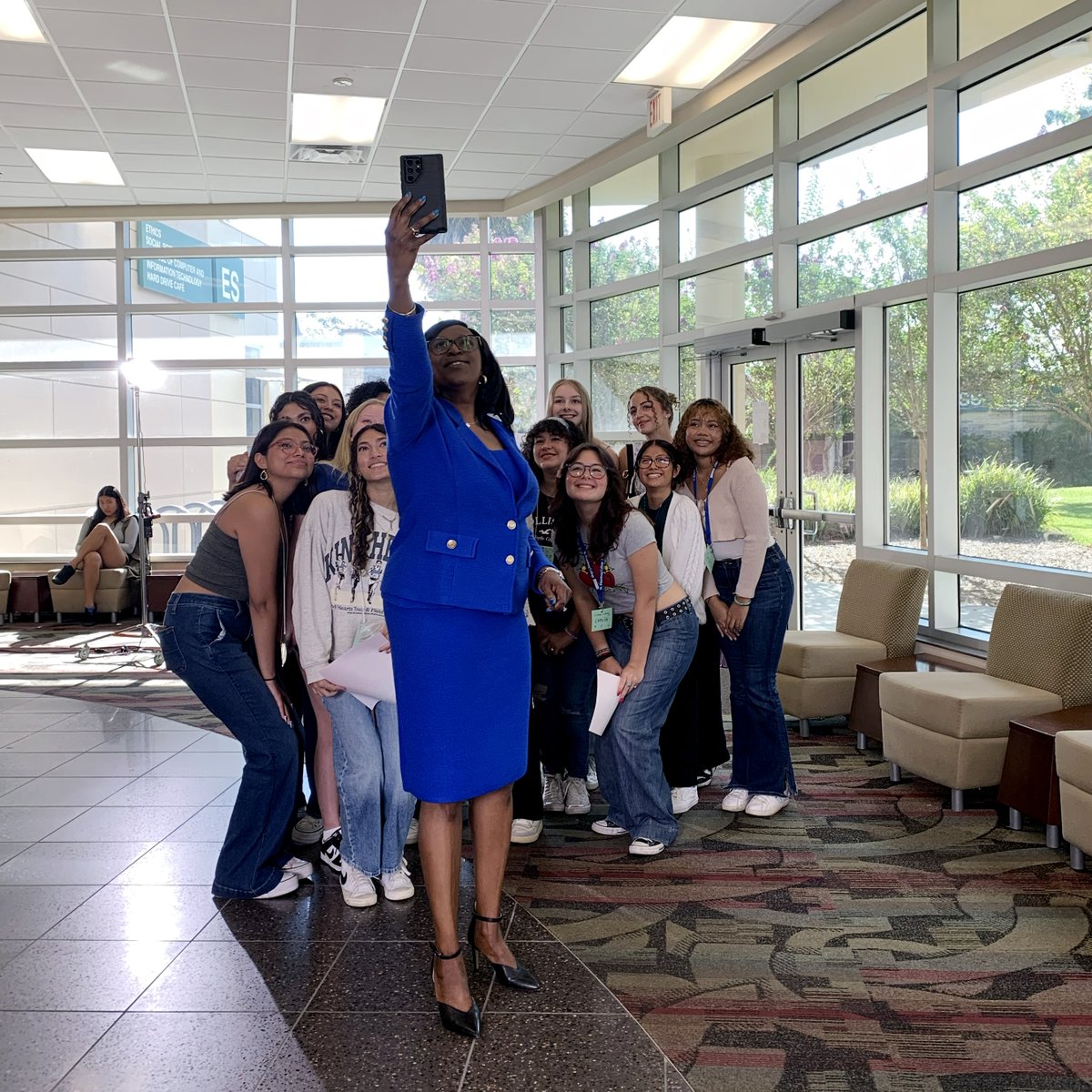 SPCPresident's tweet photo. Fall classes at @spcnews begin next week, which means orientation sessions are underway across the college.
I got to chat with some of our wonderful student volunteers who helped out at orientation at #SPCClearwater today. And of course, I had to snap a quick selfie with them! https://t.co/DlvA7p0JRK