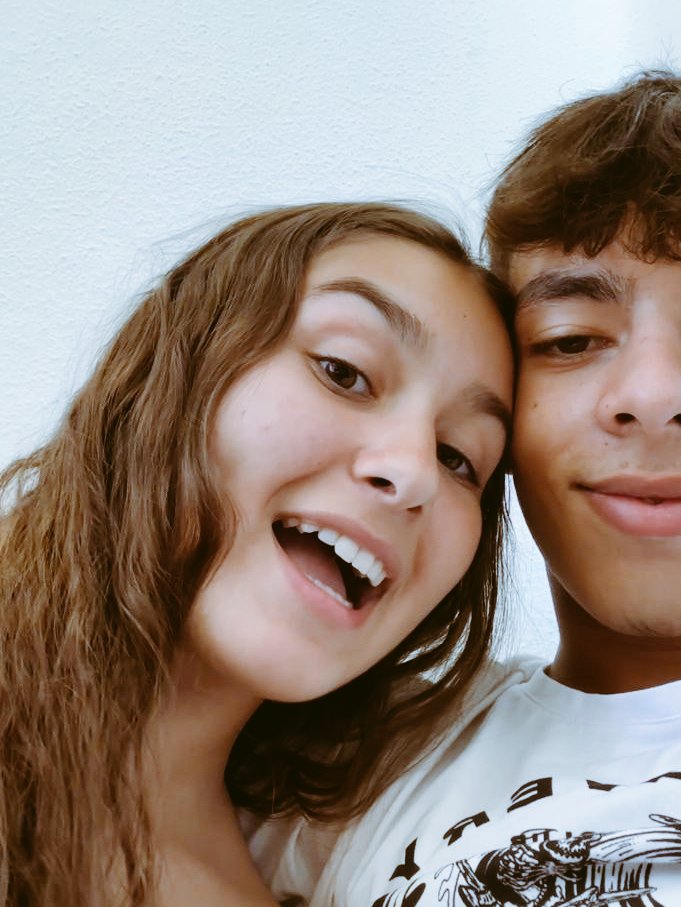 azad_cd_'s tweet photo. faz hoje um ano que conheci a princesa que faltava na Disney 💞 https://t.co/XvQ0KOkbHE