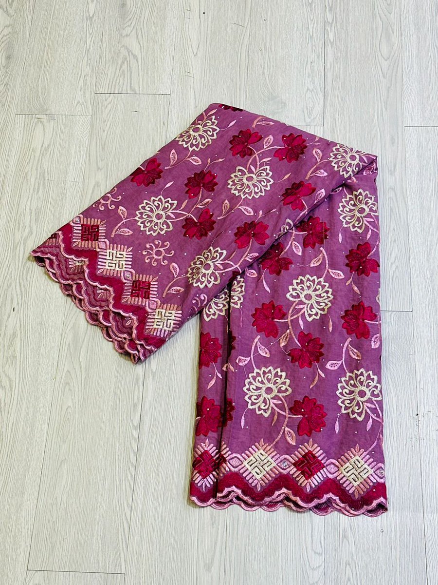 Brodé disponible chez bouare shop +223 74570074 prix 20000f par unité facebook.com/105154238778104