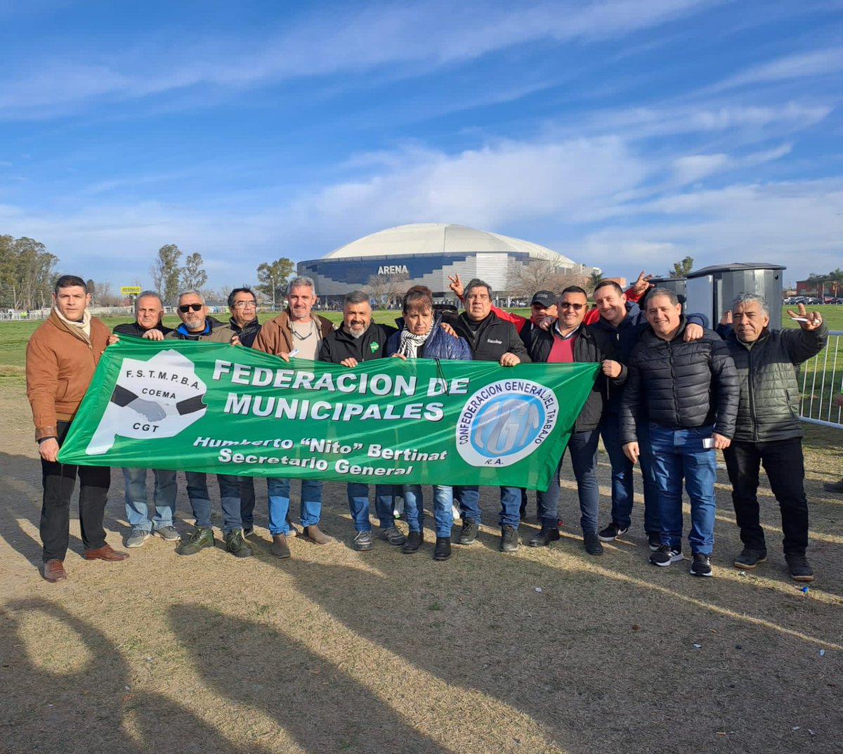fstmpba's tweet photo. Junto a compañeras y compañeros trabajadores participamos en Tortuguitas del acto que convocó nuestra CGT para brindar el total apoyo al candidato a Presidente de Unión por la Patria, Sergio Massa, en las próximas PASO que se celebrarán en nuestro país el fin de semana. https://t.co/nQrRUBHNj0
