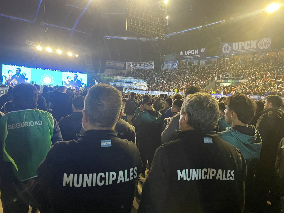 fstmpba's tweet photo. Necesitamos un país con desarrollo, con educación, y con trabajo, una Argentina con plenos derechos, una Argentina que defienda la dignidad de la gente que trabaja. 💪 https://t.co/MLGs7AjKHS