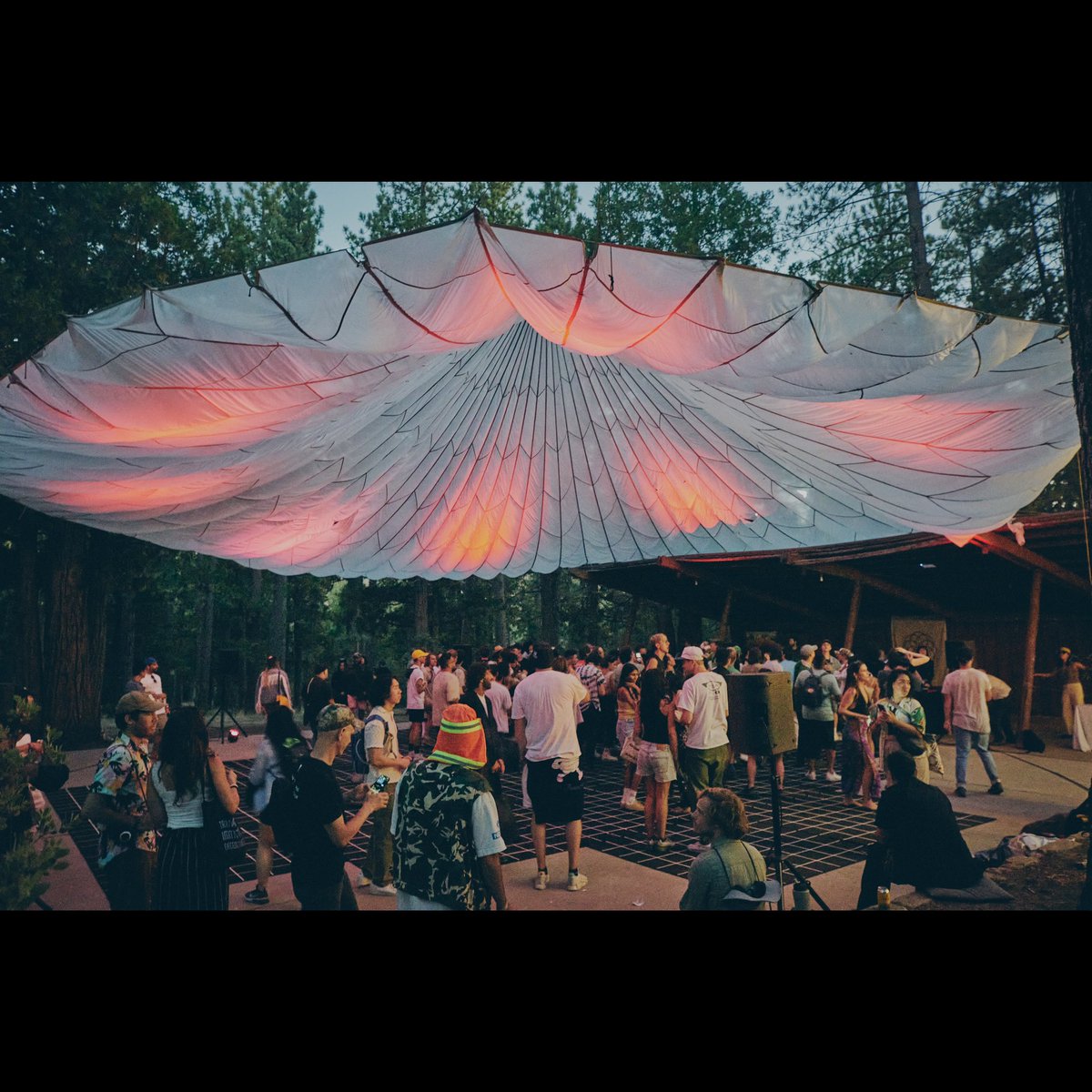EnvelopSound's tweet photo. Beautiful weekend at FWB Fest! 🔊🌲✨ Love for all who joined us + the artists sharing their music and creativity 🙏

@FWBtweets Thanks for the top-notch collab 👊❤️

@adware1k  
@IGAMASOUNDS 
@minoradd9 
@ryuichisakamoto 
@telefontelaviv 
@Willits 

✨@experienceform 

#envelop https://t.co/WQGrfVCw6O
