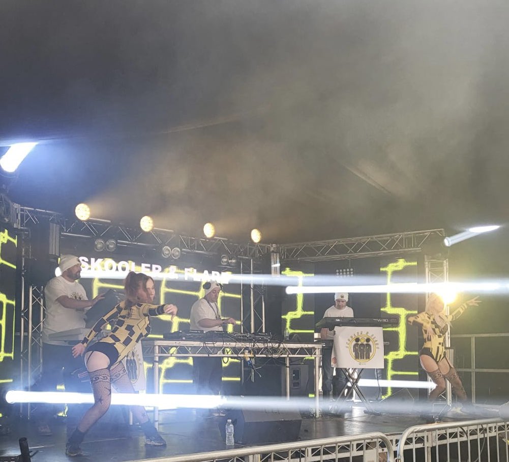 Skooler and Flare live