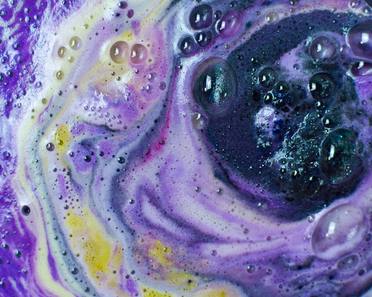 glitterybaths's tweet photo. Had the prettiest bath art in my tub with the @LushLtd Sleepy bath bomb 😴💤

#LushCommunity #Lushie https://t.co/KyhNAgvc2G
