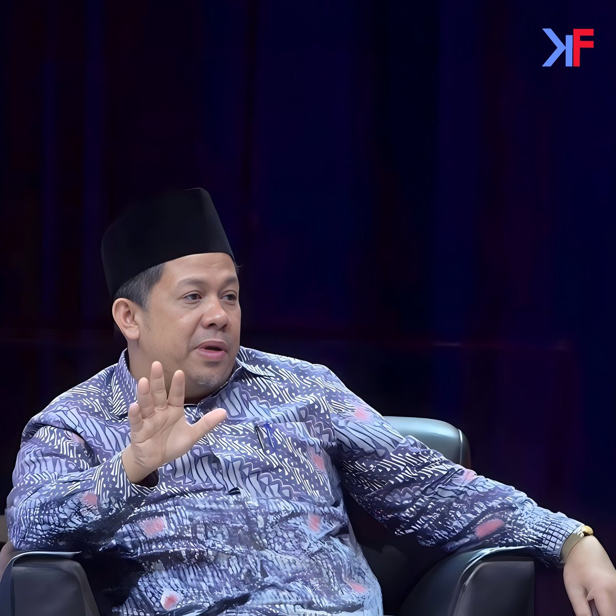 golora7's tweet photo. Fahri Hamzah is the politician who's like totally buddy-buddy with talkshow and podcast studios because he love having convos to educate the public https://t.co/DbyM40Oxvu