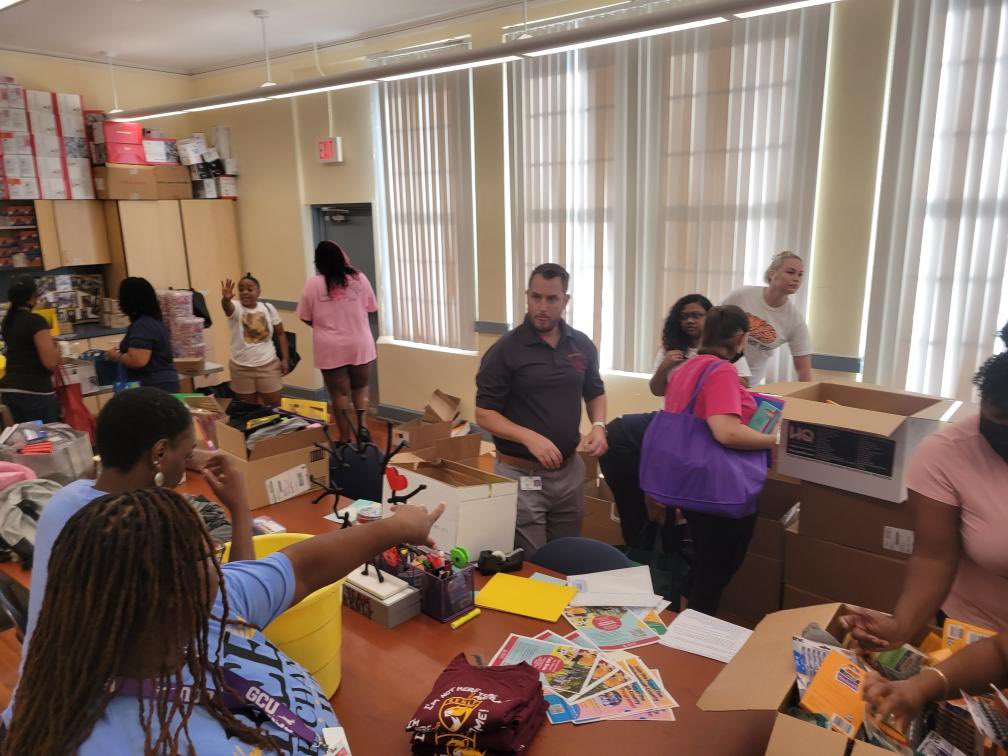 LeaderLatina5's tweet photo. There is nothing more exciting than school supplies at the beginning of the year! Today teachers shopped ‘till they dropped. Every teacher is valued & appreciated thanks to @idlewildchurch and #gopherresources
@HillsboroughSch @TransformHCPS @KenlyCougars @RickGrayes https://t.co/Aupy0TsOkD