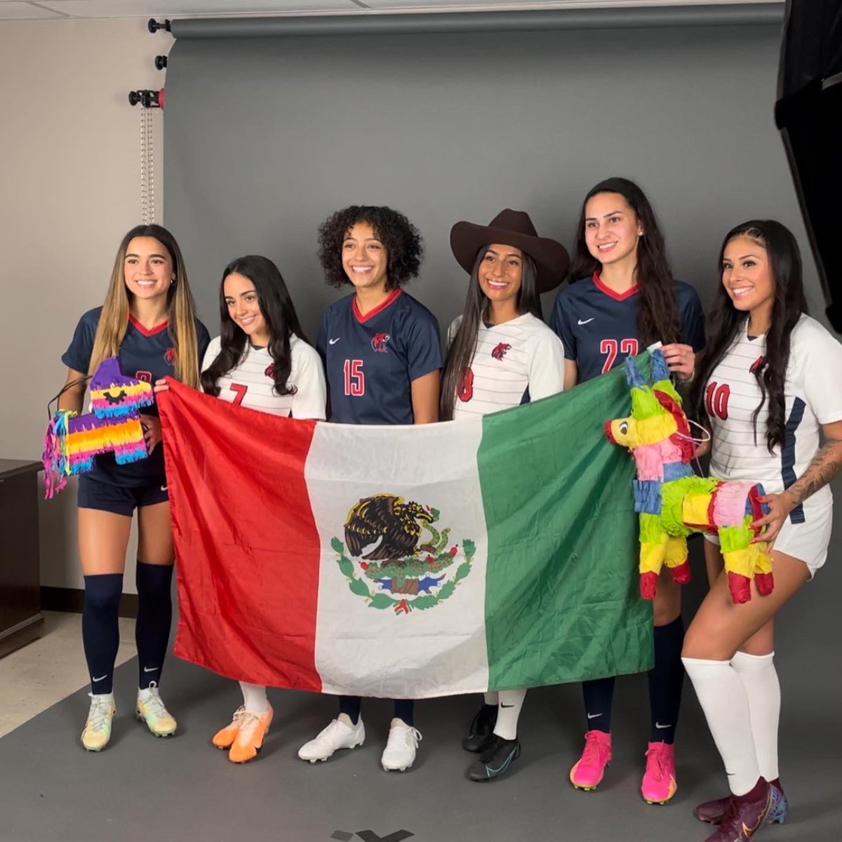 rsuwsoccer's tweet photo. Behind the scenes look at 2023 media day📸🫣 #NoLimits https://t.co/CPzYcZkbop