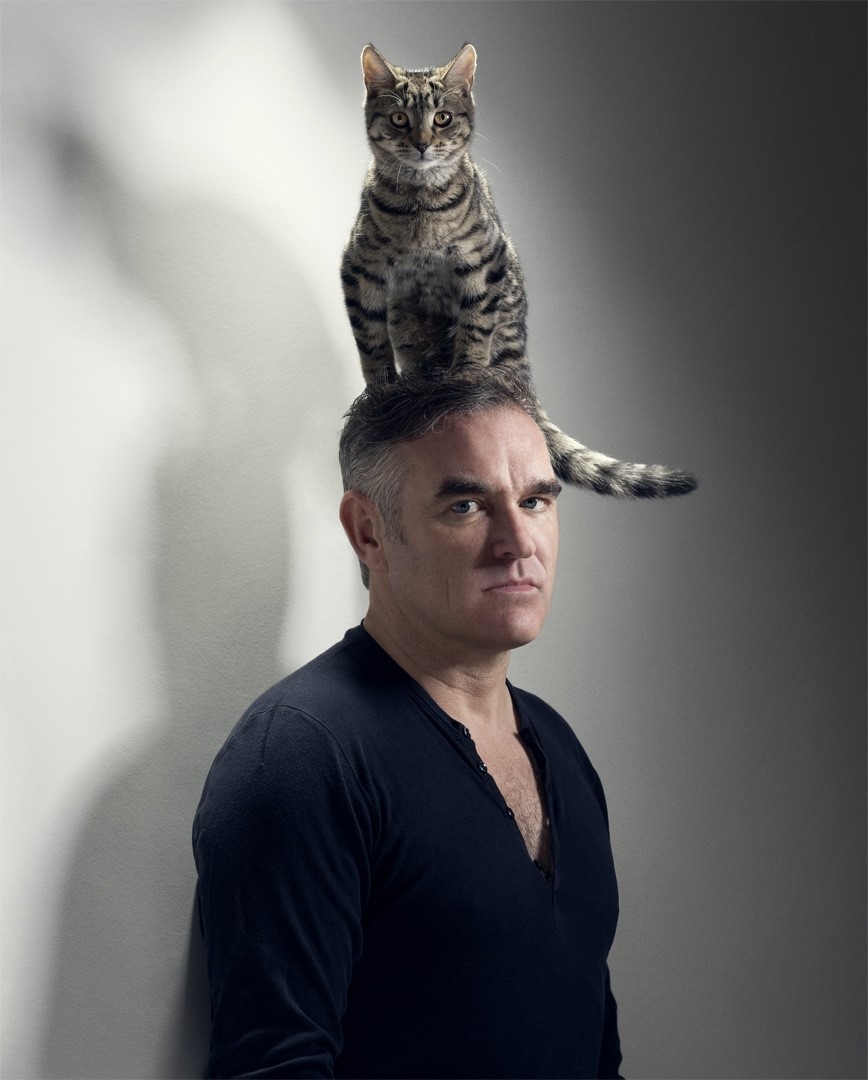 mozpicsdaily's tweet photo. morrissey and fanny the cat photographed by jake walters, 2010 https://t.co/bdU8O9usuK