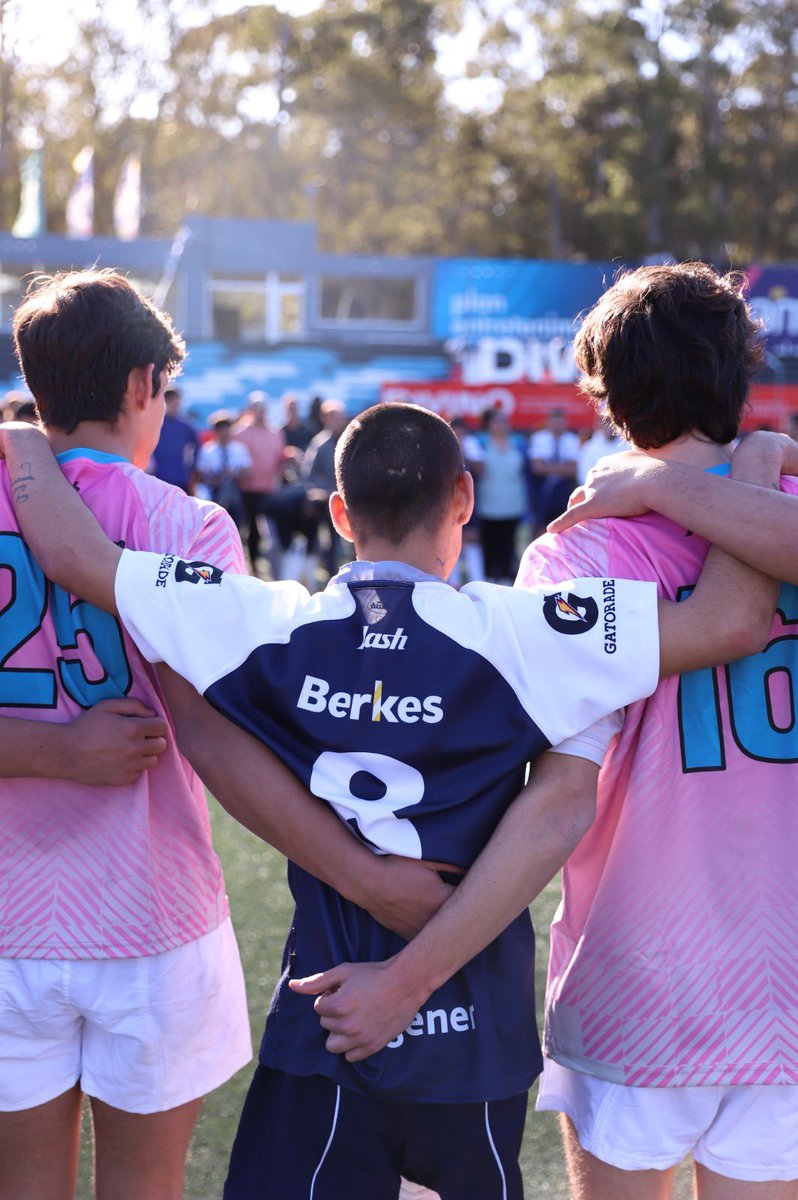 “𝐇𝐚𝐥𝐜𝐨𝐧𝐞𝐬 𝐞𝐬 𝐮𝐧 𝐞𝐪𝐮𝐢𝐩𝐨 𝐩𝐫𝐢𝐯𝐚𝐝𝐨 𝐝𝐞 𝐥𝐢𝐛𝐞𝐫𝐭𝐚𝐝, 𝐩𝐞𝐫𝐨 𝐧𝐨 𝐝𝐞 𝐬𝐮𝐞ñ𝐨𝐬”, se escuchó decir en una emotiva tarde en el Estadio Charrúa el sábado pasado 🇺🇾 

(…)