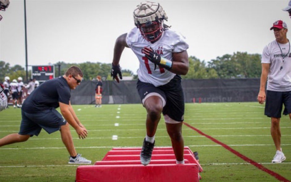 A very talented underrated name on the Gamecock Defense! <a href="/elijahdavis81/">🙏🏾</a>
