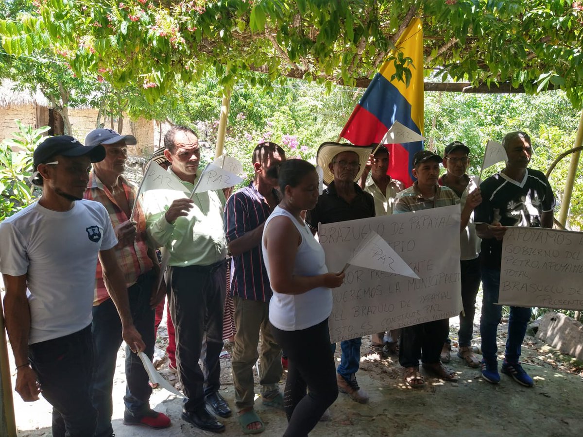 Las comunidades de Brazuelo de Papayal Bolívar presente comprometidas porque #AvanzaLaPazTotal en sus territorios. Por eso izaron sus banderas el pasado domingo 6 de agosto. <a href="/petrogustavo/">Gustavo Petro</a> <a href="/FranciaMarquezM/">Francia Márquez Mina</a> <a href="/ComisionadoPaz/">Consejería Comisionada de Paz</a> <a href="/IvanCepedaCast/">Iván Cepeda Castro</a>