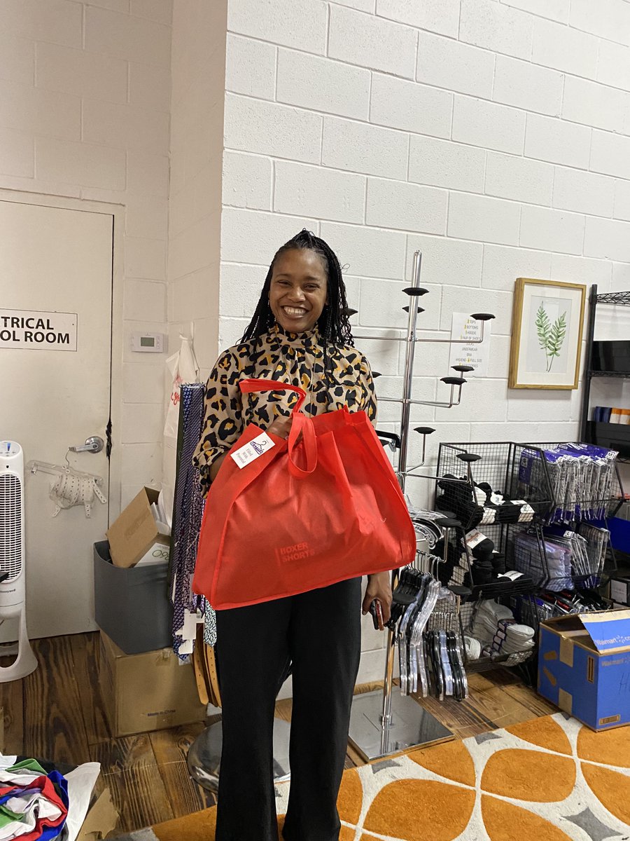HoustonThreads's tweet photo. So grateful for the agencies who stopped by today and picked up more referred youth's bags! Each youth receives two tops, two bottoms, shoes, essentials, & hygiene all for FREE!
#local #nonprofit #houstonthreads #love #SupportingOurYouth #vibe #Check #LikeAndShare https://t.co/zGEibgVQzQ