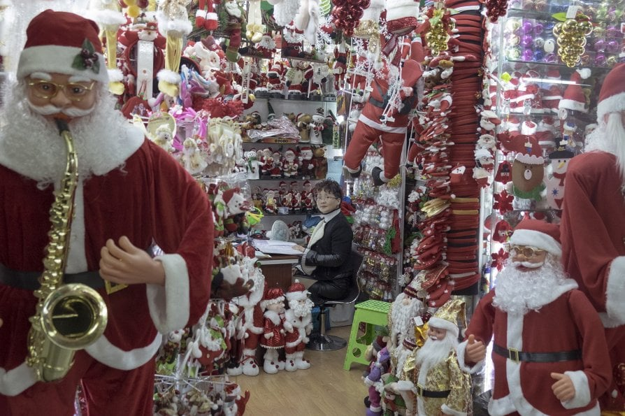 è l'8 agosto... ciò significa che mancano circa tre settimane alla comparsa di decorazioni natalizie nei china shop 😥