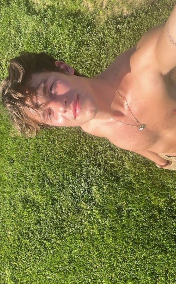 feliz cumpleaños para el ser que siempre será el amor de vida, aunque pasen los años y me aleje del fandom, siempre volveré a él y a su música, donde encuentro paz y salvación ¡que orgullo verlo crecer y crecer junto a él! 

#HappyBirthdayShawn