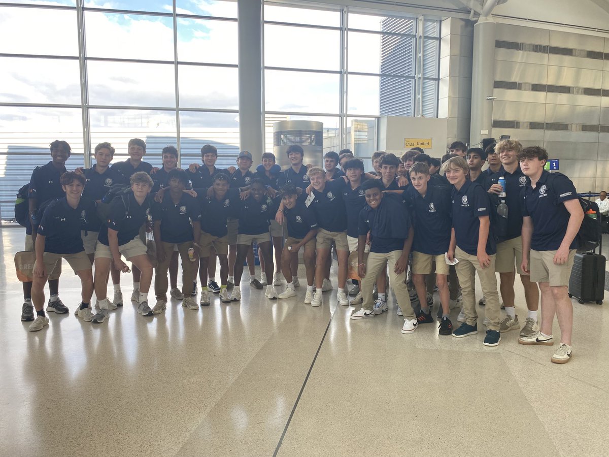 ⁦@ThePingrySchool⁩ ⁦@PingryAthletics⁩ @BeingUnited!awesome shared spirit going to BRU for a tourney! Gooooooaaaaallll ⚽️ 🥅 😉✈️