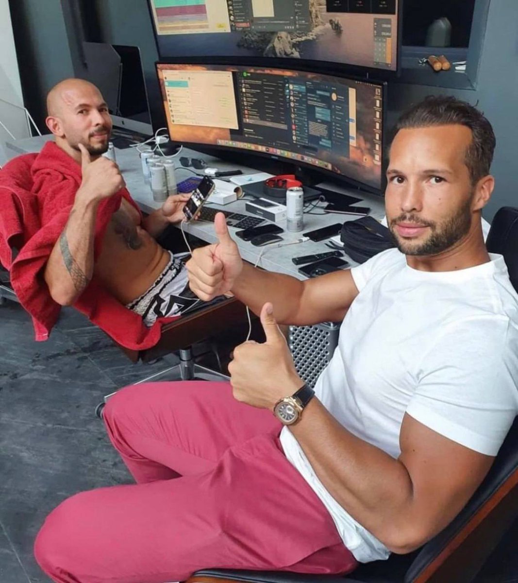 TateNews_'s tweet image. Andrew and Tristan Tate will spend 24 hours 24 hours inside a re-creation of their experience in Romanian jail, no phones, no freedom, nothing.

it will be live streamed on TateSpeech rumble.

On August 12, Saturday at 10 pm Romanian Time.

This is gonna be interesting 😂