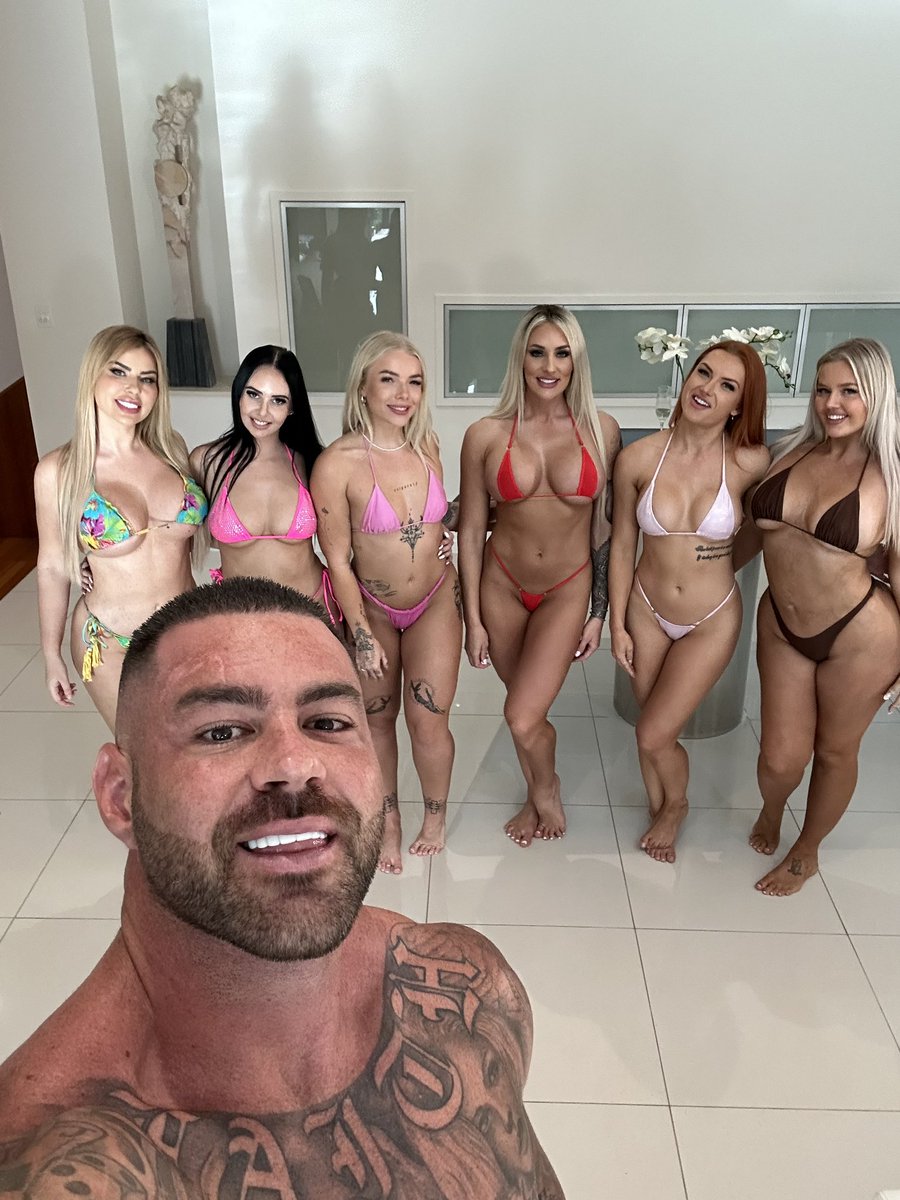 tashapaigeee's tweet photo. I filmed the hottest reverse gang bang yesterday 6-1 😮‍💨💦 https://t.co/bxN6ILfYAO