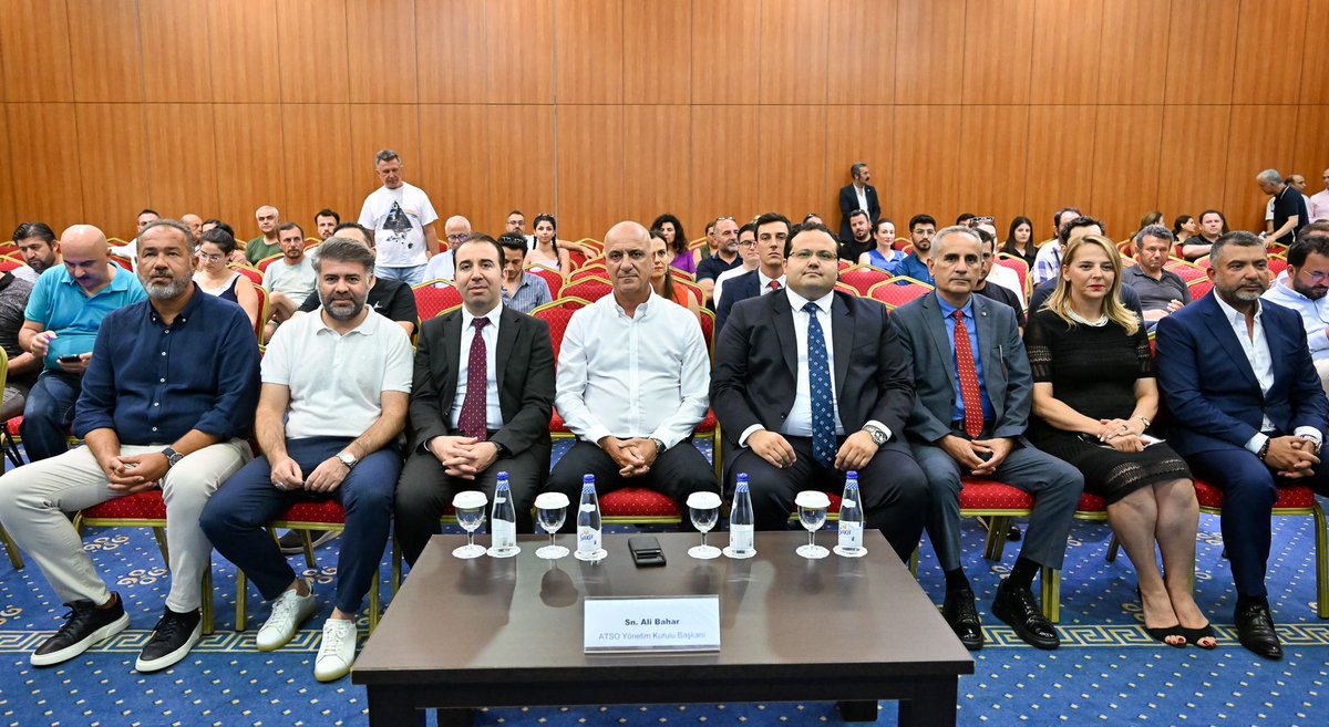 ErtanBarut's tweet photo. @ticaret Bakanlığı 'mız ile birlikte yürüttüğümüz @TOBBiletisim 'a bağlı Ticaret ve Sanayi Odalarımızda Bilişim Yazılım Meslek Komitelerimizle gerçekleştirdiğimiz "Türkiye Bilişim Sektörünün Uluslararasılaşması ve #ETurquality (#BilişiminYıldızları) #İhracat Destekleri Programı ve @TOBBYazilim Meclisi Sektör Faaliyetleri Hakkında Tanıtım ve Bilgilendirme Buluşmaları" etkinliklerimiz çerçevesinde T.C. Ticaret Bakanlığı Uluslararası Hizmet Ticareti Genel Müdürlüğü Bilişim, Yazılım, Dijital ve İletişim Hizmetleri Daire Başkanı Hürol KARLI ile birlikte illerimizi bir bir dolaşmaya devam ediyoruz.
Bilişim Yazılım İhracat Odaklı Buluşmalarımızın bu seferki durağı, turizmimizin beşiği #çoksıcak ve güzel ilimiz #ANTALYA idi.
7 Ağustos 2023 Pazartesi @AntalyaTSO 'da Odamız Başkanı @aalibaharr, Yönetim Kurulu Üyesi @eczhaticeoz , @Ateknokent Genel Müdürü ve @TGBDernegi (Teknoloji Geliştirme Bölgeleri Derneği) Başkanı @ibrahim___yavuz, Antalya 'mız bilişimci ve yazılımcı firmaları, ekosistem paydaşları, Odamız Meslek Komitesi Üyeleri ve STK temsilcileriyle sektörümüzün gelişimi ve ihracatını artırmaya yönelik verimli ve de etkileşimli bir buluşma gerçekleştirdik. Hem anlattık, hem dinledik hem de sohbet etme imkanı bulduk.
Son yıllarda Bilişim ve Yazılıma olan ilgisi, girişimcileri ve de yatırımlarıyla atılım halinde olan Antalya'mızın turizmin yanında #Bilişim #Yazılım Kenti olması yönünde oldukça gelişmeler olduğunu hep birlikte görmekteyiz.
Bizlerde @TOBBYazilim Meclisi olarak Yazılım Sektörümüz adına bölgemizdeki bilişimci ve yazılımcı firmalarımızın gelişimi ve ihracatının artırılması yönünde Ticaret Bakanlığımızla yürüttüğümüz çalışmalar çerçevesinde her zaman katkı vermeye hazırız.
Başta Başkanımız Ali Bahar olmak üzere Antalya TSO yetkililerine, YK Üyesi Hatice Öz ve Odamız Bilişim Meslek Komitemize ve emeği geçen herkese TOBB Türkiye Yazılım Meclisimiz adına teşekkür ederiz.
@TOBBiletisim
@RHisarciklioglu
@mbuyuksimitci
@bogachangoksu
@ileribildirim
@MuratTOTOS
@aslisahintekin
@aozgurkaragoz
@huseyinsari_sar
@KAPALIYOL
@HakanPakal
@YHacisuleyman