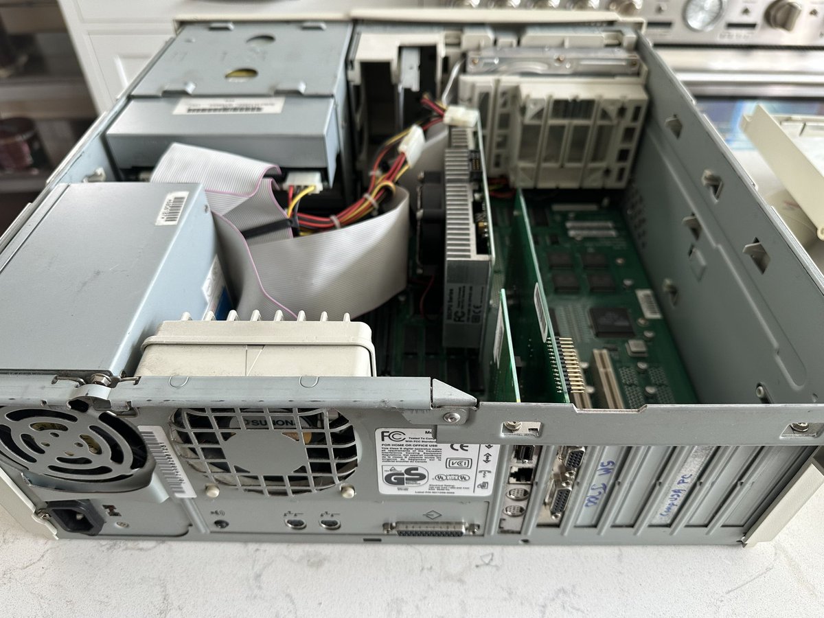 RDKLInc's tweet photo. My new UMAX SuperMac Macintosh clone was apparently shipped using someone’s entire recycling bin #umax #appleclone #retro #retrocomputer https://t.co/PIYeoWBTzd