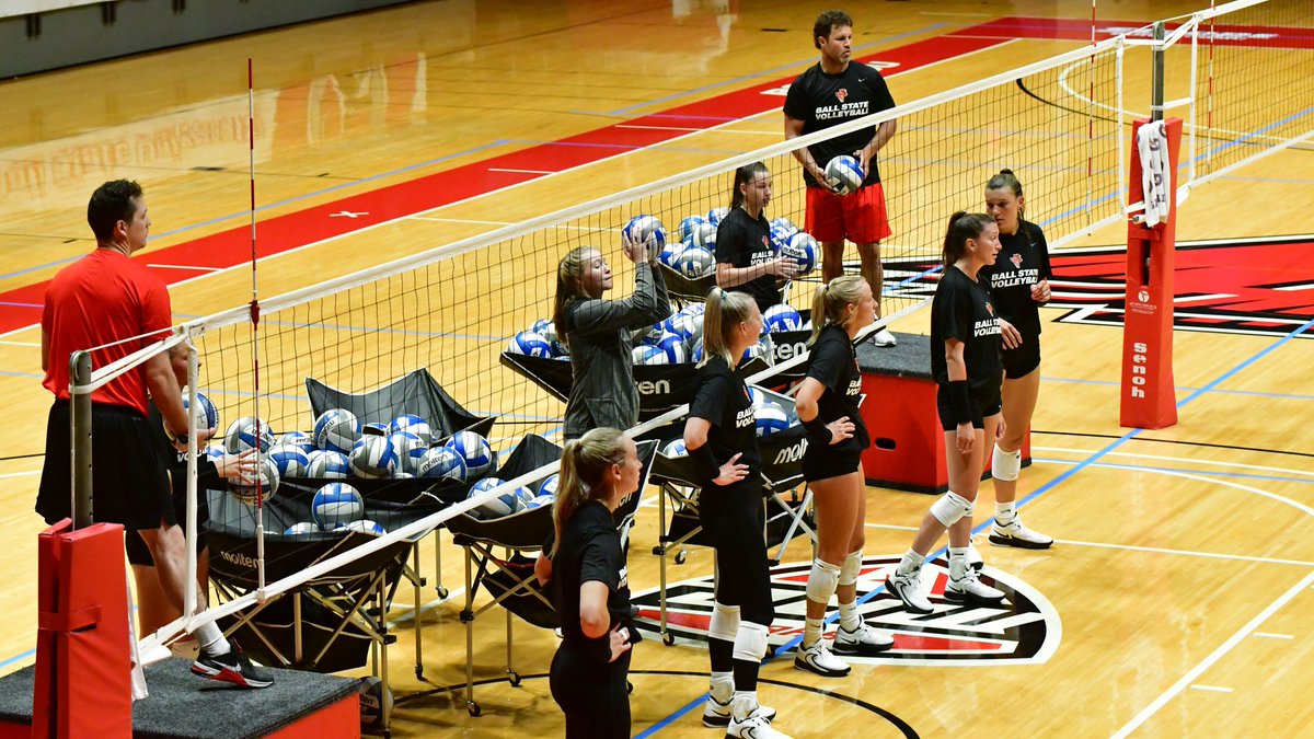 BallStateWVB's tweet photo. Our first practices of the 2023 season are in the 📚 

#ChirpChirp x #WeFly x #ncaawvb https://t.co/lIdjemsS4A