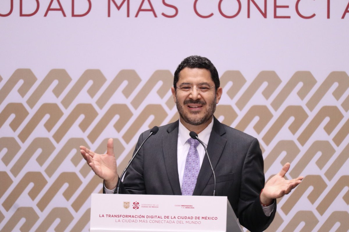 OfeliaAngulo_'s tweet photo. #InternetParaTodos | Acompañamos al #JefeDeGobierno, @martibatres, al evento "La Transformación Digital de la CDMX”, donde anunció que para finales de año se tendrán 33 mil puntos Wi-Fi para tener internet gratuito en espacios públicos, y la meta para 2024 es llegar a 34 mil. https://t.co/d634Q6ANPm
