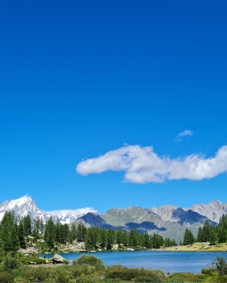 EffeElleYpsilon's tweet photo. Lago d'Arpy e #montebianco https://t.co/4i9Wg9WGAF