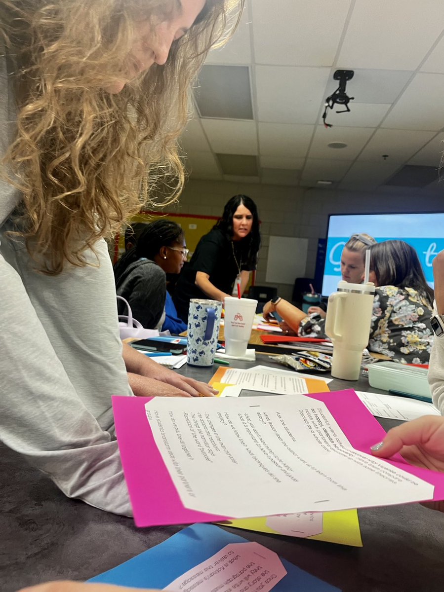 LTMS_PrincipalJ's tweet image. Incredible day of professional learning! This #LTMS Blackcat team is #ALLin 💛🖤@FCPSKY @chief_officers @DrLiggins