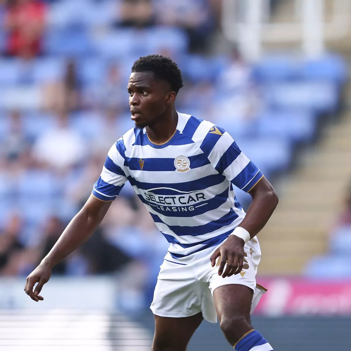 TalkReading's tweet photo. Nelson Abbey is a Rolls Royce 💎 

So dominant, so fast and so confident. Over the moon for him on the night he captained his boyhood club 💙 #readingfc https://t.co/9s7J7olRgw