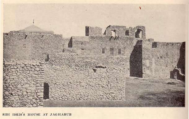 Ziad_Alhemdi's tweet photo. تأسست الجغبوب حوالي عام 1851م كمركز ديني للحركة السنوسية، وهي ذات تاريخ عريق في نشر الإسلام، وقد تعلم بها كثير من المجاهدين الليبيين على رأسهم أحمد الشريف وعمر المختار ..

زاوية الجغبوب - 1919
#ليبيا #الجغبوب
#Libya #Jaghbub https://t.co/3g6z1ETFZB
