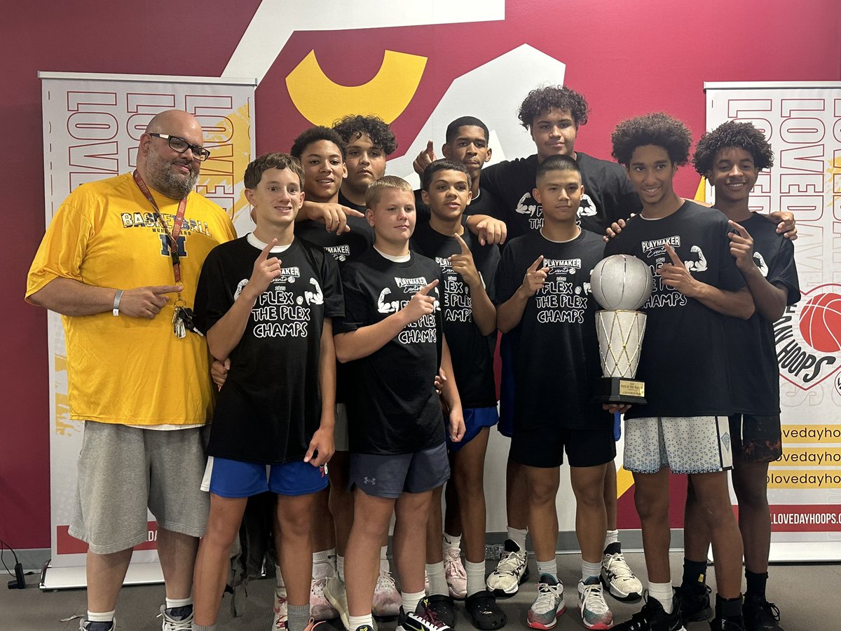 KristinMPerez's tweet image. Extremely proud of these young men. Their future on and off the court is bright and I can not wait to watch it all unfold. #teamwork #muhlpride