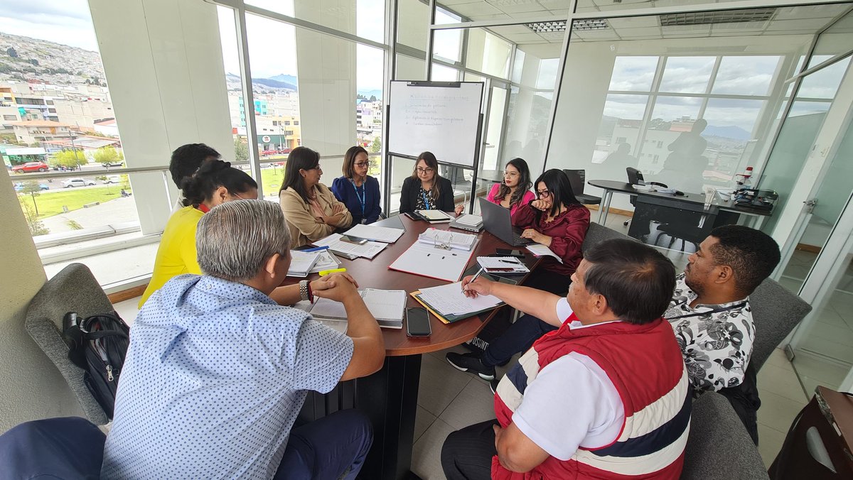 OSUNTRAMSAMSP's tweet photo. ¡Avances importantes! Seguimos reunidos con el Ministerio de Salud, abordando temas vitales como cambio de régimen, denomimación, póliza de seguro y más. Defendiendo los derechos de los trabajadores. ¡Mantente atento para más novedades! #OSUNTRAMSA  #trabajadoresdelasalud https://t.co/1RNUqFmAwX