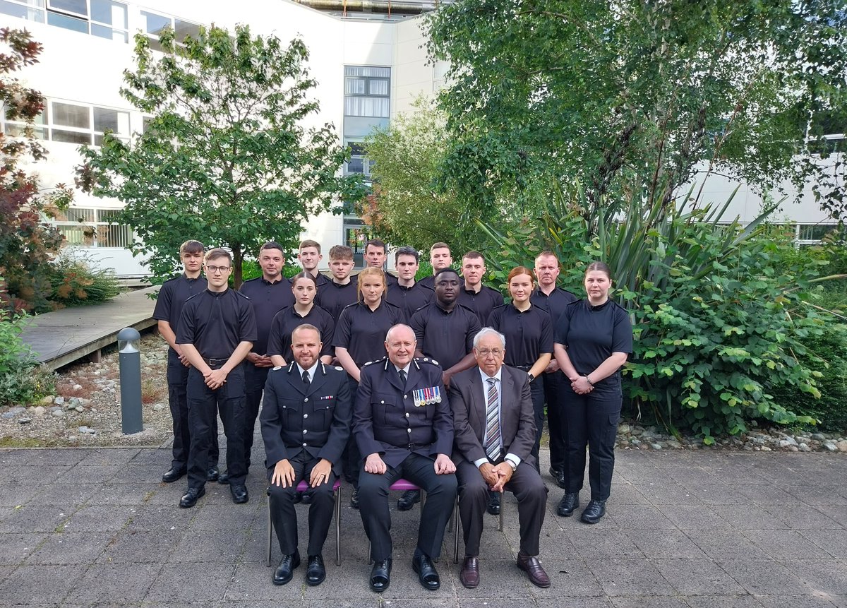 CheshPolSC's tweet photo. Tonight Chief Constable Roberts, Chief Officer Boland &amp; PCC John Dwyer joined Intake 67 for their attestation. The officers swear an oath to gain their warranted powers before a magistrate.

A lovely evening welcoming our new volunteer police officers to @CheshirePolice 👏🏼 https://t.co/mUVJnvzDvp