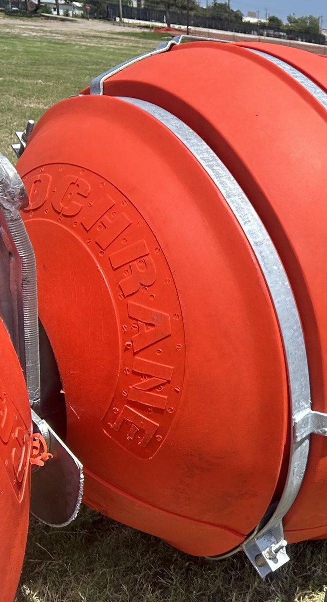 UCLA_Grad's tweet photo. @PalmTreesnGz Cochrane, in this case. They attempt to cover themselves by reporting that "spike bouys" are for waterborne craft, while "smooth buoys" are ideal against humans, to save them from perilous crossings, but we see in the original post how they are used.
Link:
https://t.co/LmMCHKjDr5 https://t.co/hyUTMB94dy