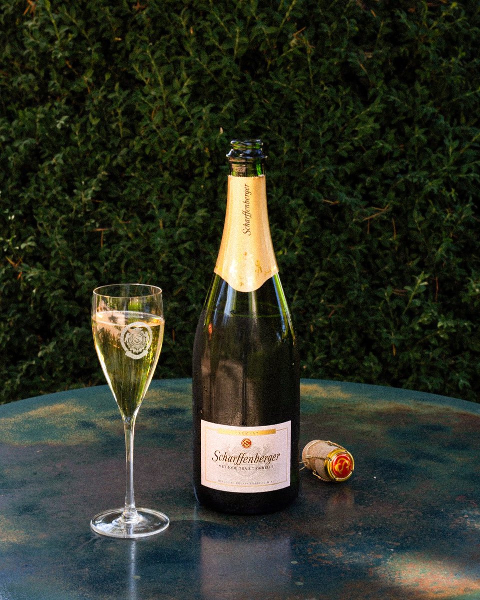 Crémant: for those who believe every summer day should end on a sweet note.🥂