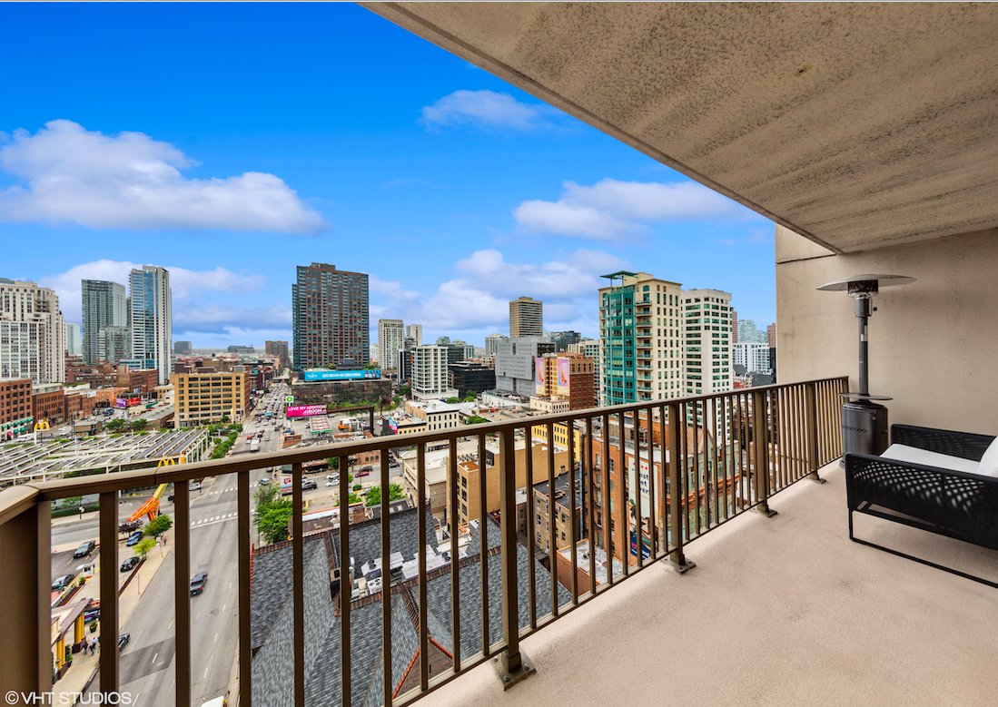 RealtyDowntown's tweet photo. Open House and Price Reduction!
This Thursday, August 10th 5:30-7:30pm
635 N Dearborn #1702
This River North 2 bed/2 bath offers stunning sunset views. Price reduced to $425k. Listed by Sean Hill

#rivernorth #openhouse #chicagoopenhouse #chicagorealestate #chicagorealtor https://t.co/rgLZVV1PBF