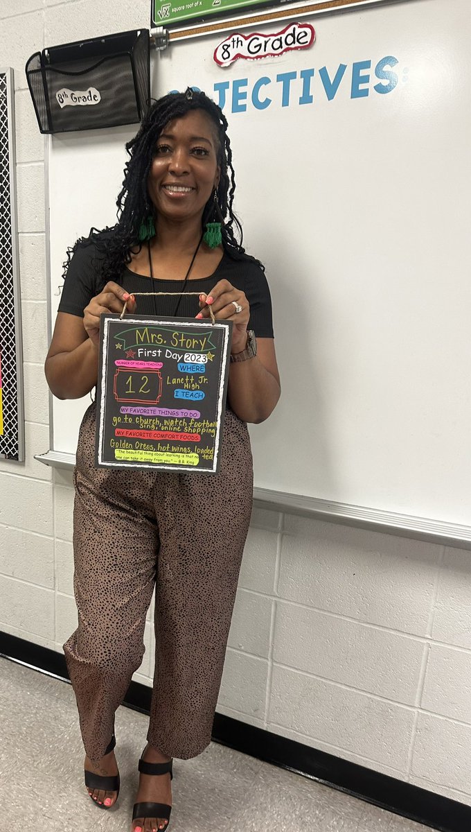 krisse_story's tweet image. Absolutely amazing first day! I’m so honored I get to facilitate learning for our future leaders. This year is about to be a “WILD” one🦁🦓🙊 🐯#wildaboutlearning #firstdayofschool2023 

@girlwithlipglos the students and staff loved the balloon art🎈You ate suh😂