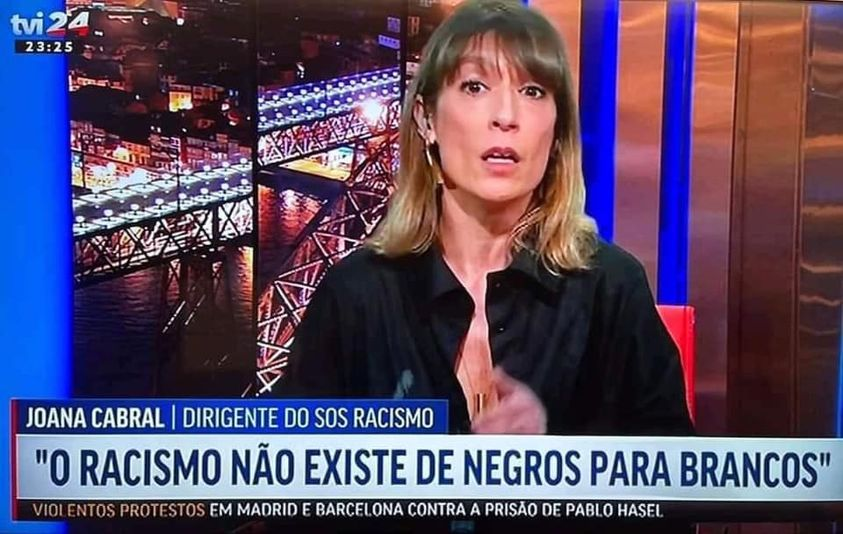 IpsisVerbis2021's tweet photo. Mais uma tonta que não sabe o que é RACISMO e quem o pode praticar.
Não existe IMBECILIDADE maior do que afirmar que um Negro não é racista pelo simples facto de ser NEGRO.
Isto é do mais patético que se possa afirmar.
APRENDAM o que realmenteé RACISMO. Não façam, figuras tontas https://t.co/rzIrGk3Flu