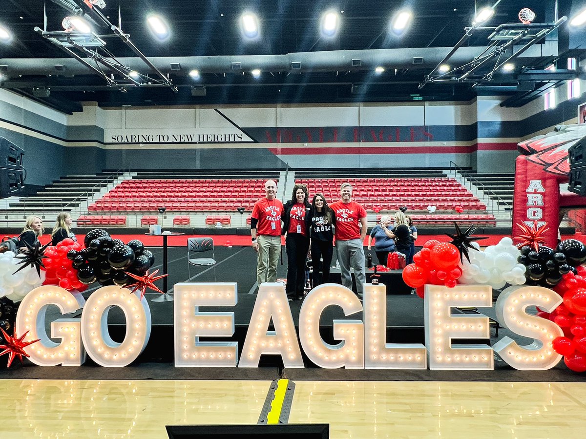 truebenl's tweet photo. What an amazing kick off to a new year at Convocation 2023!! 🎉❤️🦅 #GoEagles #TogetherWeSoar  #BestTeamEver @courtney_c_carp https://t.co/6RZ6Q6Qd8B