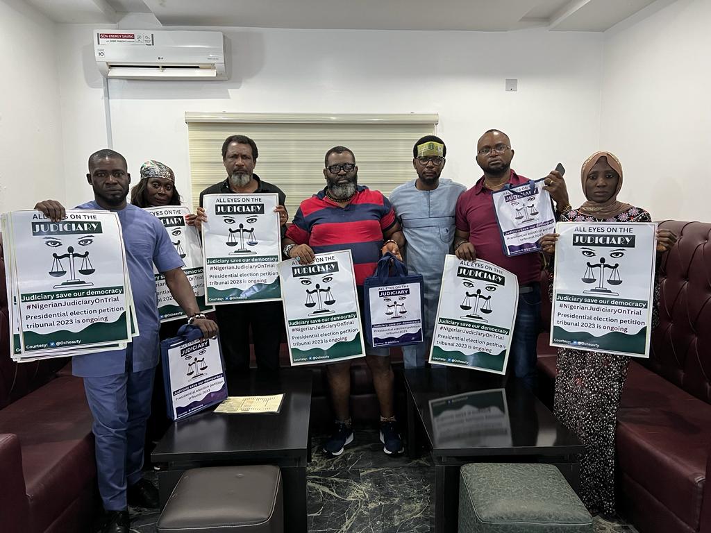 CNWAOKOBIAJNR's tweet photo. We are RESOLUTE..We are DETERMINED.. The Minimum Is Justice. Those who stole the Peoples' Mandate @officialABAT &amp; @OfficialAPCNg Must Vomit It.

There is no middle course BUT Justice.

#AllEyesOnTheJudiciary
#AllEyesOnJusticeTsammani
#Obidients
#NoToADrugBaron

WE MOVE, WE WIN!!! https://t.co/THelvBNS9N