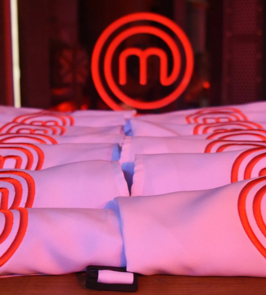 _MasterChefPy's tweet photo. Esta noche en #MartesChef conoceremos a los 22 participantes que vestirán los preciados delantales.🥳🍽️
¡Conocé a tu participante favorito!
📺 @Telefuturo
⌚️ 22:00
#MasterChefPY https://t.co/Sz86tBg35M