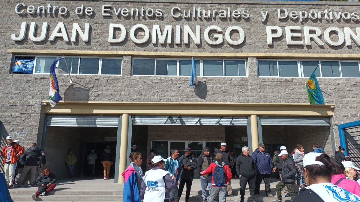 CccMatanza's tweet photo. Asamblea de los desocupados y precarizados de la CCC Matanza.

En el día de hoy celebramos nuestra asamblea y cierre de campaña en el polideportivo Juan Domingo Perón en González Catan.

ABRO HILO 🧵⬇️ https://t.co/eP0C3MtXiq