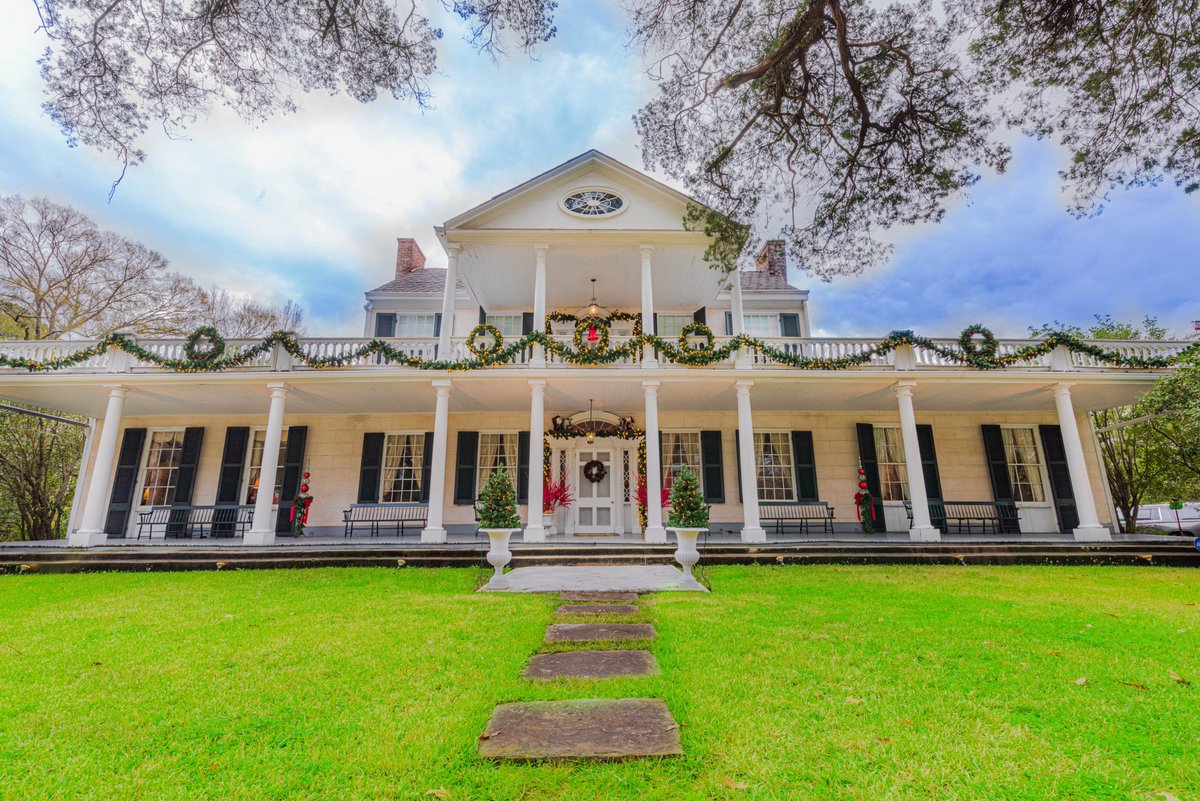 LindenB_B's tweet photo. We invite you to join us at Linden Bed and Breakfast to enjoy the magic of the season - Nov 24 thru Dec 31 - for  Christmas Pilgrimage this year!  

Linden will be dressed and ready to enchant you! 
Book directly and save: https://t.co/gxnvJWxzB5

#natchezchristmas
#lindenbandb https://t.co/AfsETjhJrZ